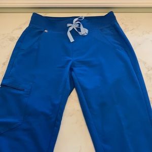 FIGS scrub pants. Lightly worn. Great condition.